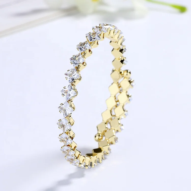 

Exquisitely Designed 18K Gold Adjustable Geometric Shapes Are Superimposed Fine Personalize Jewelry Bracelet