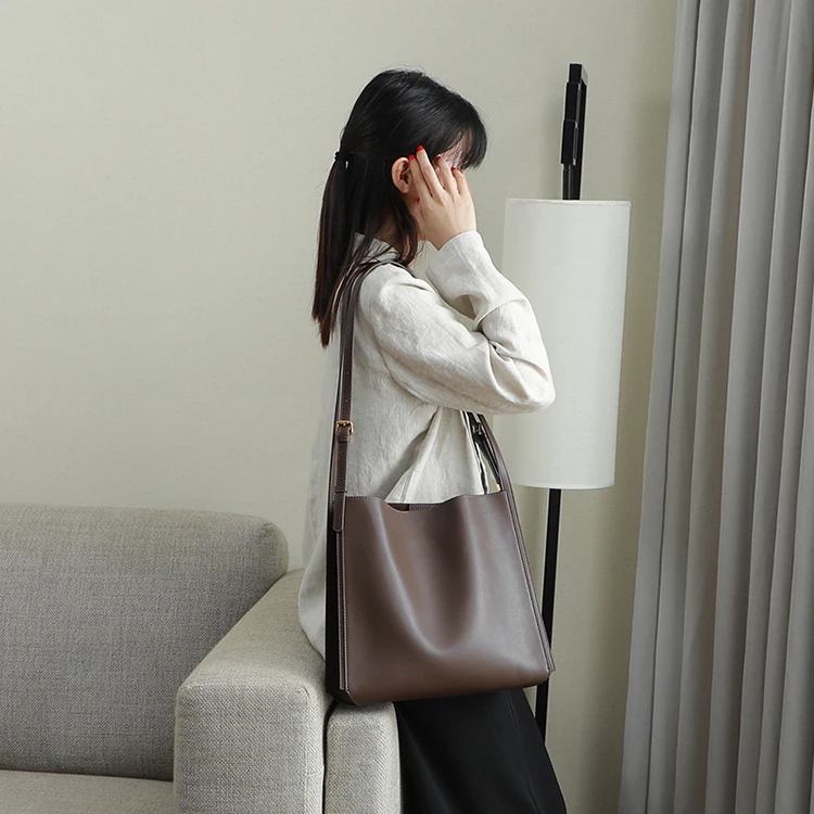

Viney New Fashionable Big Capacity Genuine Leather Handbags for Women Luxury Ladies Hand Bags, Black,coffee