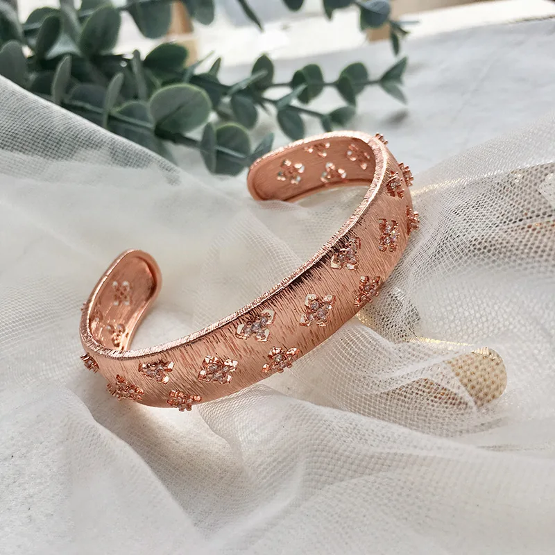 

Fashionable high grade copper inlaid zircon hollow flower bracelet women's temperament versatile open Bracelet