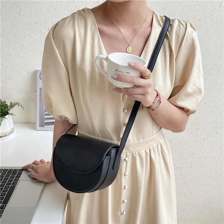 

Korean women's new fashion temperament shoulder bag fashion temperament crossbody bag semicircular stereotypes clamshell bag