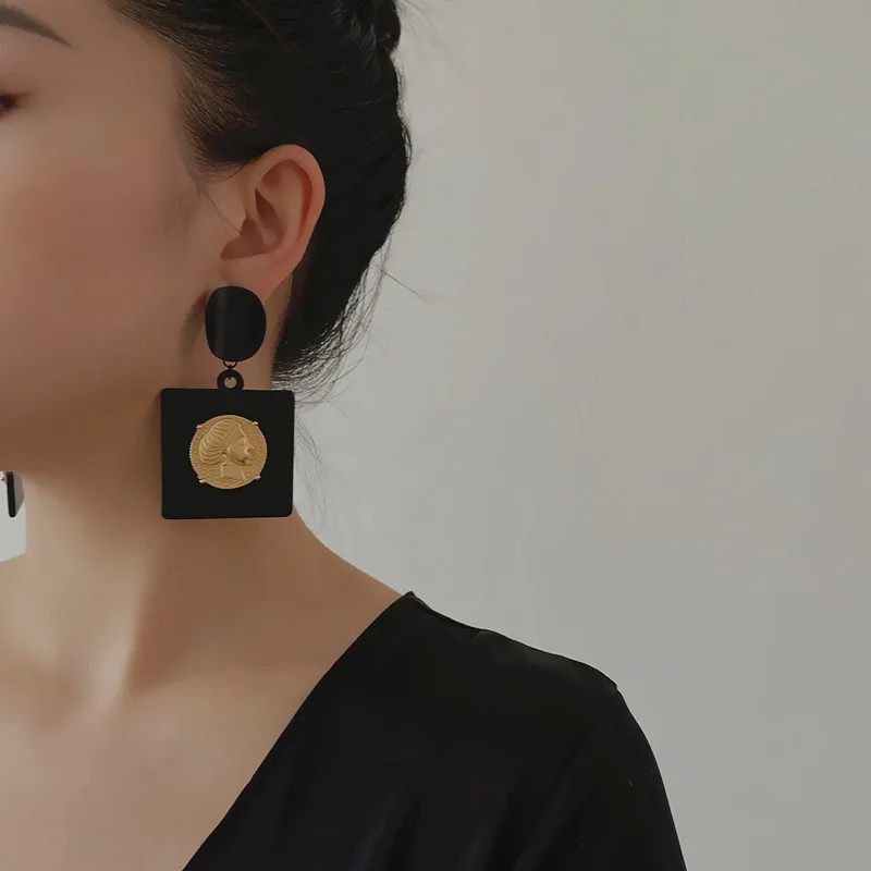 

2021 Atmosphere Exaggerated Black Punk Earrings Personality Square Earrings for Women