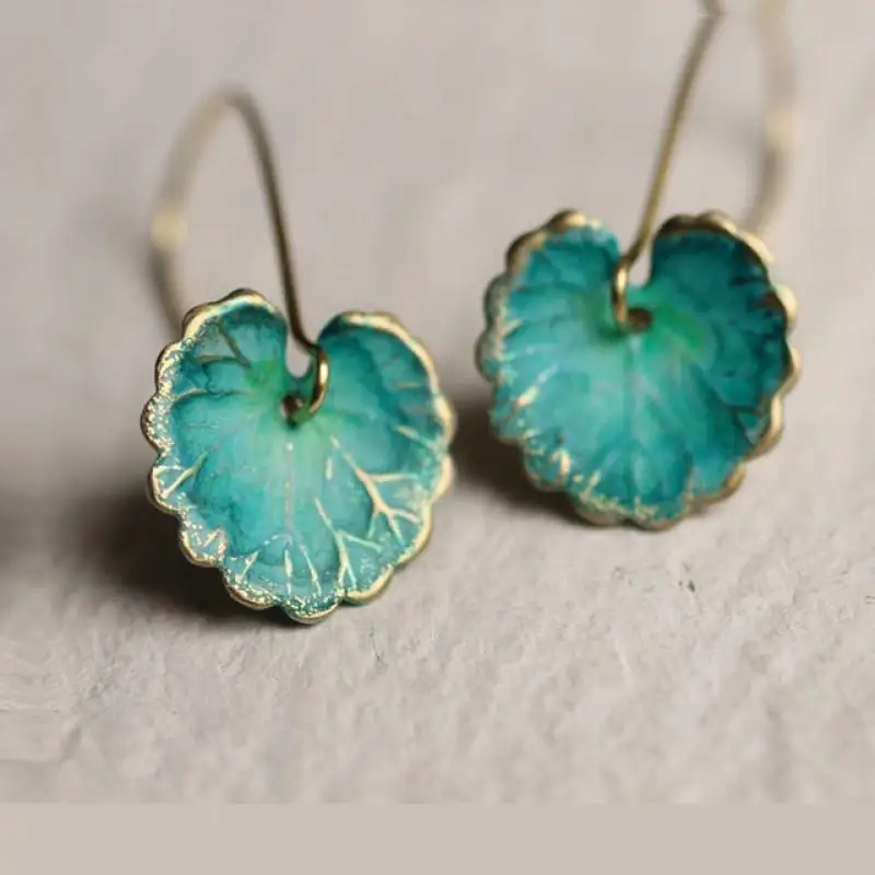 

Exquisite Vintage Leaf Art Nouveau Earrings Creative Lotus Leaf Ladies Ear Hooks