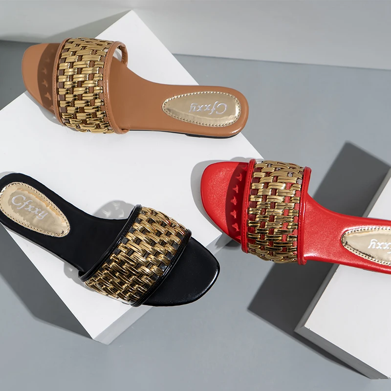 

Summer 2021 New trendy rhinestones chain design slippers hot sale sexy slides for women and ladies casual flat shoes, Picture