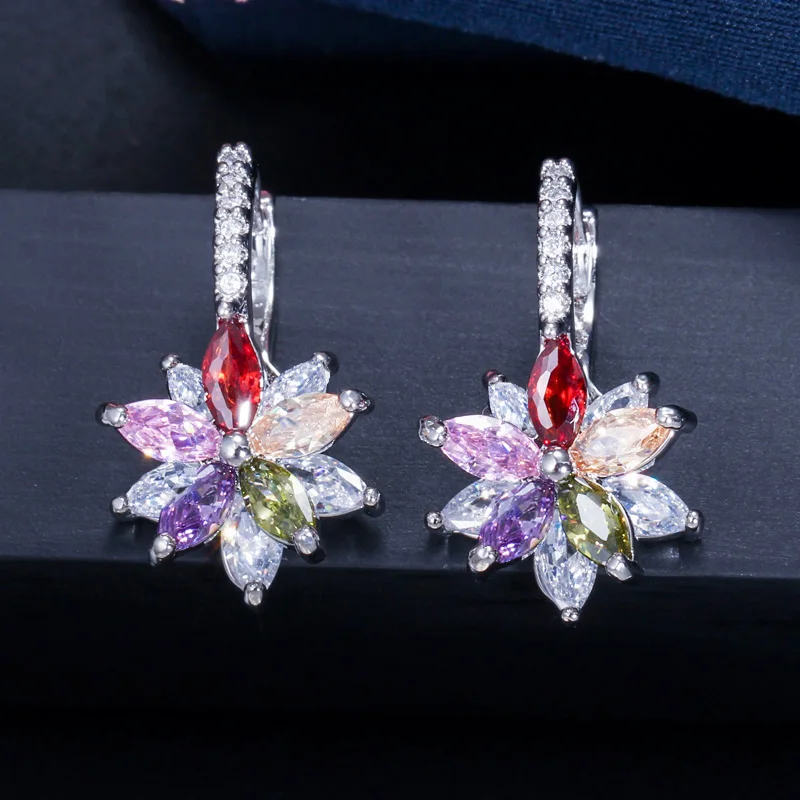 Easy Wear Lovely Geometric Flower Milti Color Cubic Zirconia Small Huggie Hoop Earrings for Women Party Fashion New Jewelry 2022