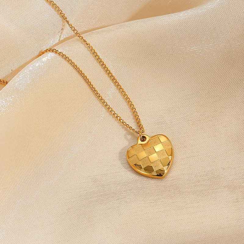 

INS Hot 18K Gold Plated 316L Titanium Steel Heart Pendant Necklace Eternity Heart Necklace Peach Heart Necklace