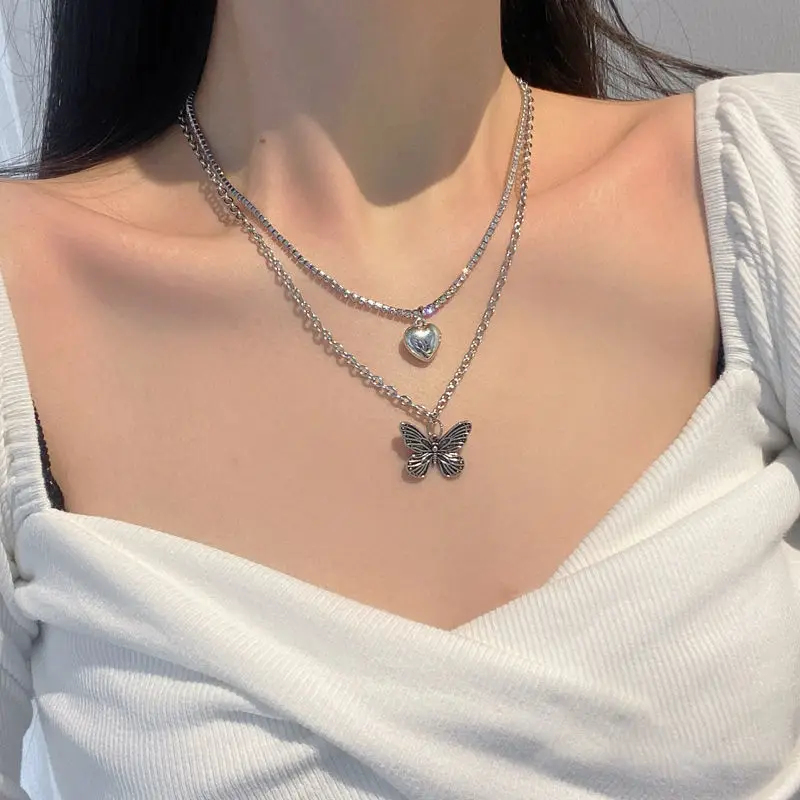 

Baroque shaped pearl heart buckle pendant Necklace for women chain accessoires