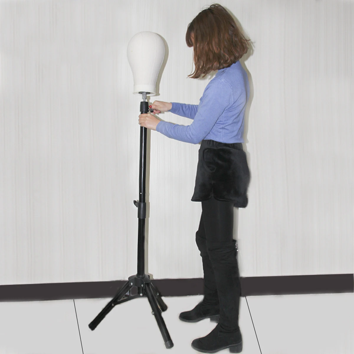 

Hot Sale Wholesale Black Color Adjustable Height Tripod Stand For Wig