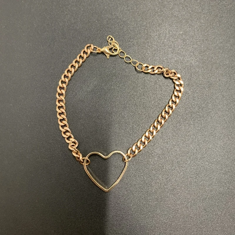 

Hollow Heart-shaped Short Chokers Necklace Gold Color Simple Sweet Link Chain Collar Necklace Female Jewelry Weddings Party