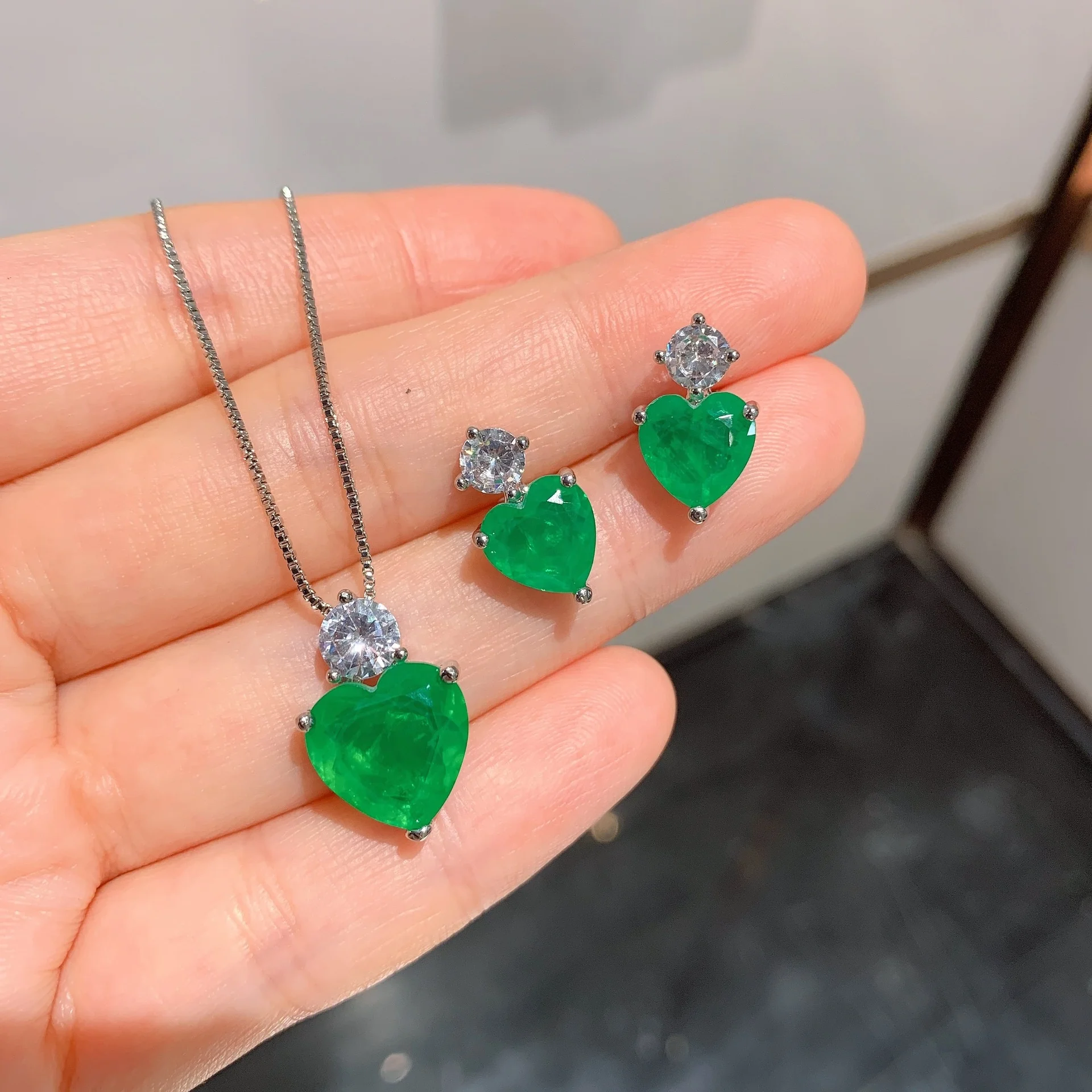 

Luxury Heart Cut Emerald Gemstone Earrings/Pendant/Necklace Wedding Jewelry Sets Wholesale, Customized color
