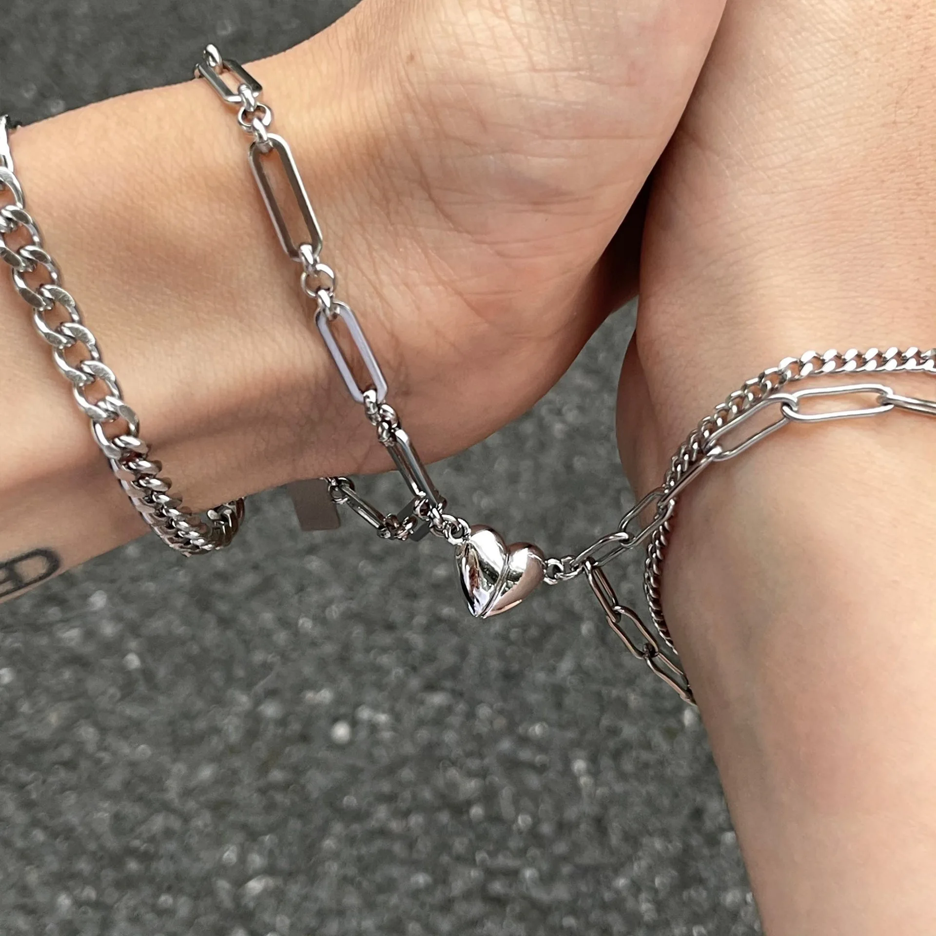 

Amazon supplier titanium steel couple bracelets overlap chains heart love magnet charms bracelets for lovers