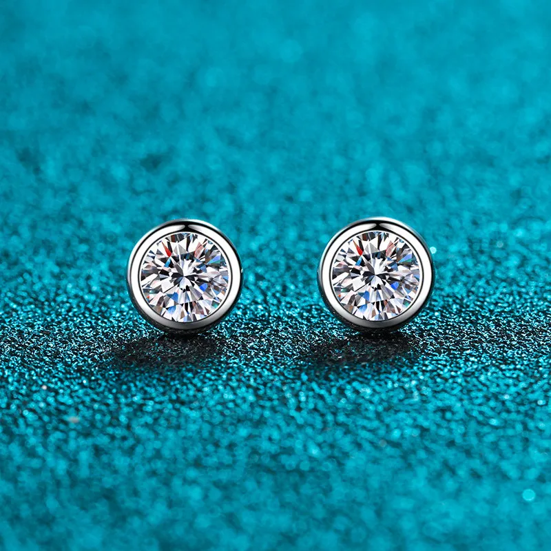 

Classic Silver 925 Original Round Excellent Cut Diamond Test Past Total 0.6-1 Carat Sparkling Gemstone Moissanite Stud Earrings