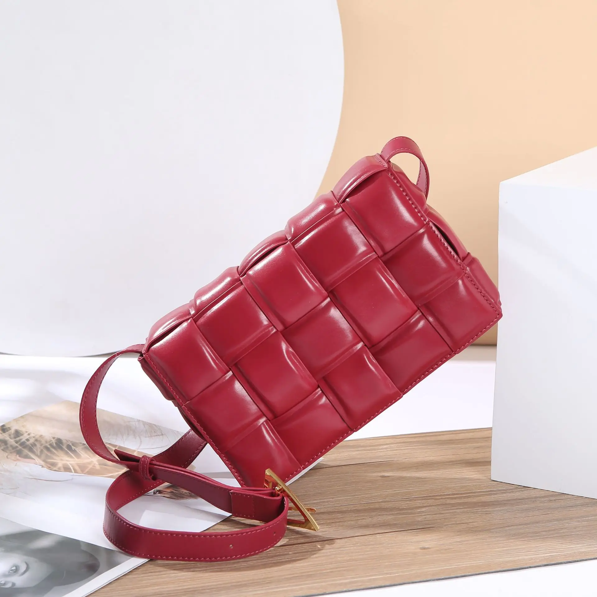 

New Fashion Design Woven Soft Genuine Leather Shoulder Bag Trendy Female Bag 2021, Black