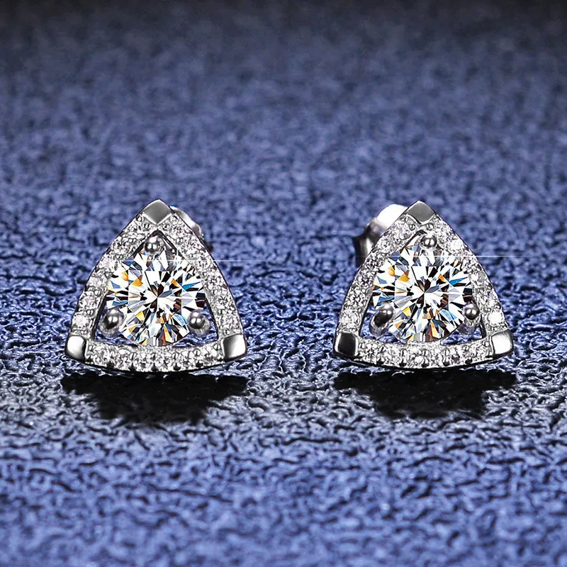 

Silver 925 Original Diamond Test Past Total 1 Carat D Color Moissanite Triangle Stud Earrings White Gemstone Creative Jewelry