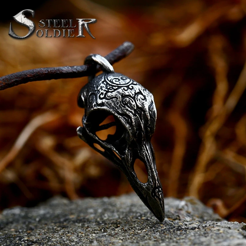 

SS8-773P Steel Soldier 2022 New Stainless Steel Viking Raven Pendant Bird Animal Crow Pendant Retro Jewelry For Men