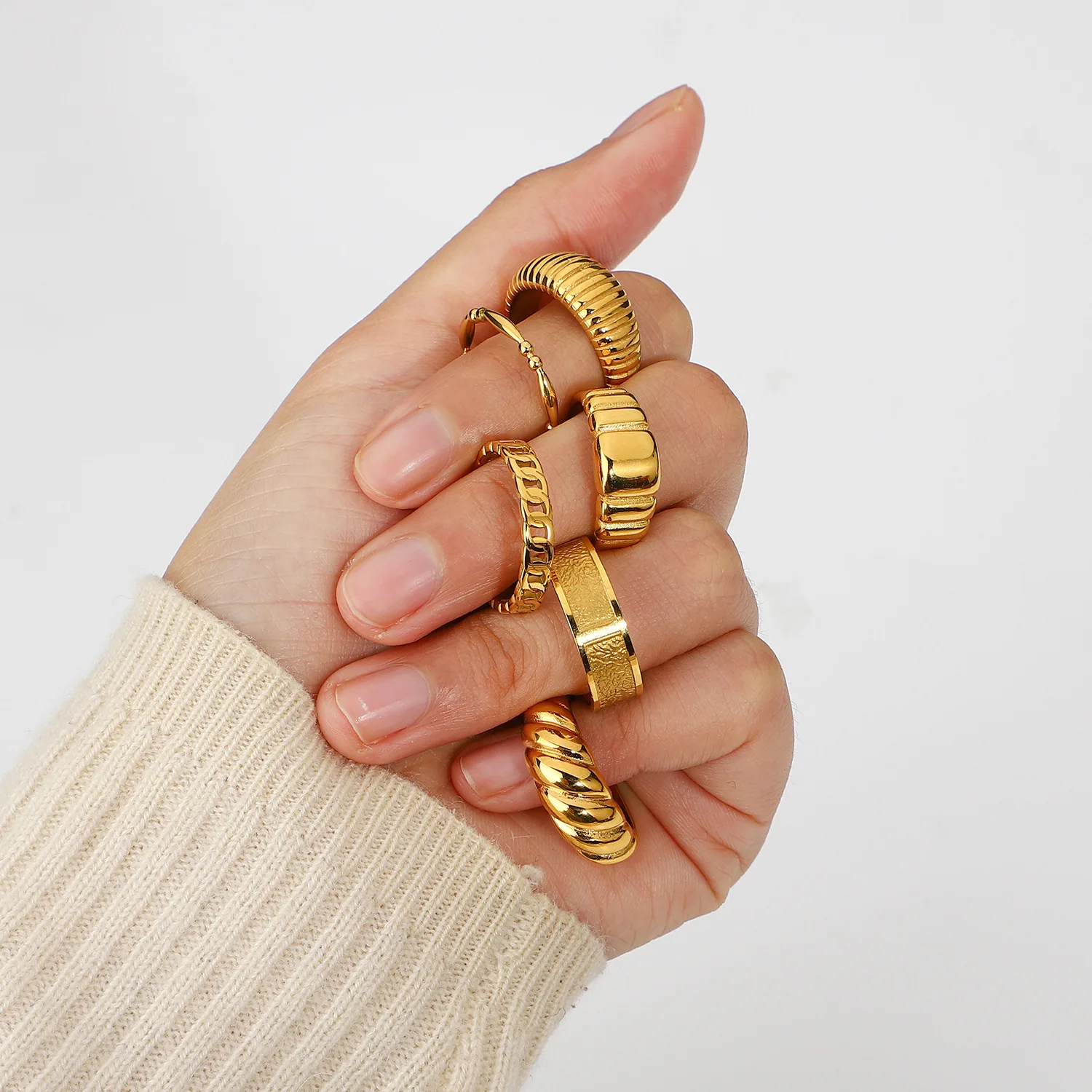 

Ins Chunky Wide 18k Real Gold Plated Carved Finger Geometric Band Rings Fancy Stainless Steel Vintage Ring Weeding Jewelry
