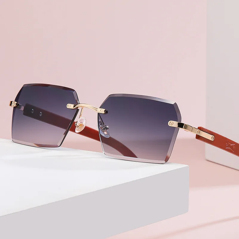 

2022 Men New Wood Grain Color Buffalo Horn Shape Fashion Small Square Sun Shades Glasses Trendy Rimless Sunglasses