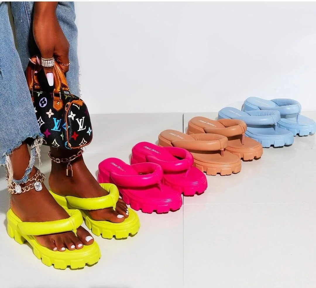 

2022 new designer best sellers personality fashion chunky flip flops slippers outdoor beach casual plus size women sandals, Black, yellow, nude, pink, blue