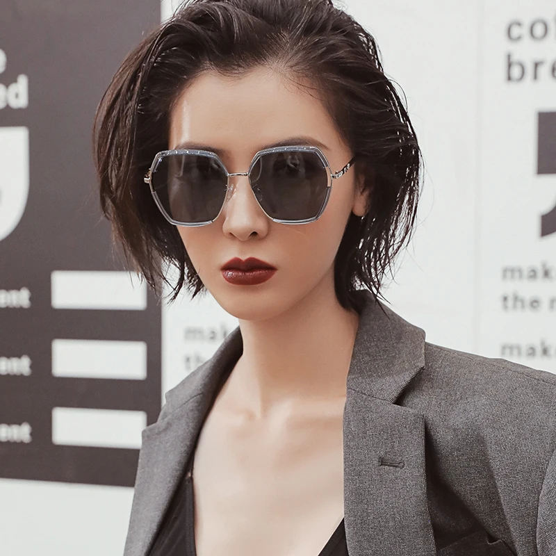 

Latest Fashion Sunglasses Women Square Metal Frame Glasses Polarized Travel Sunglasses