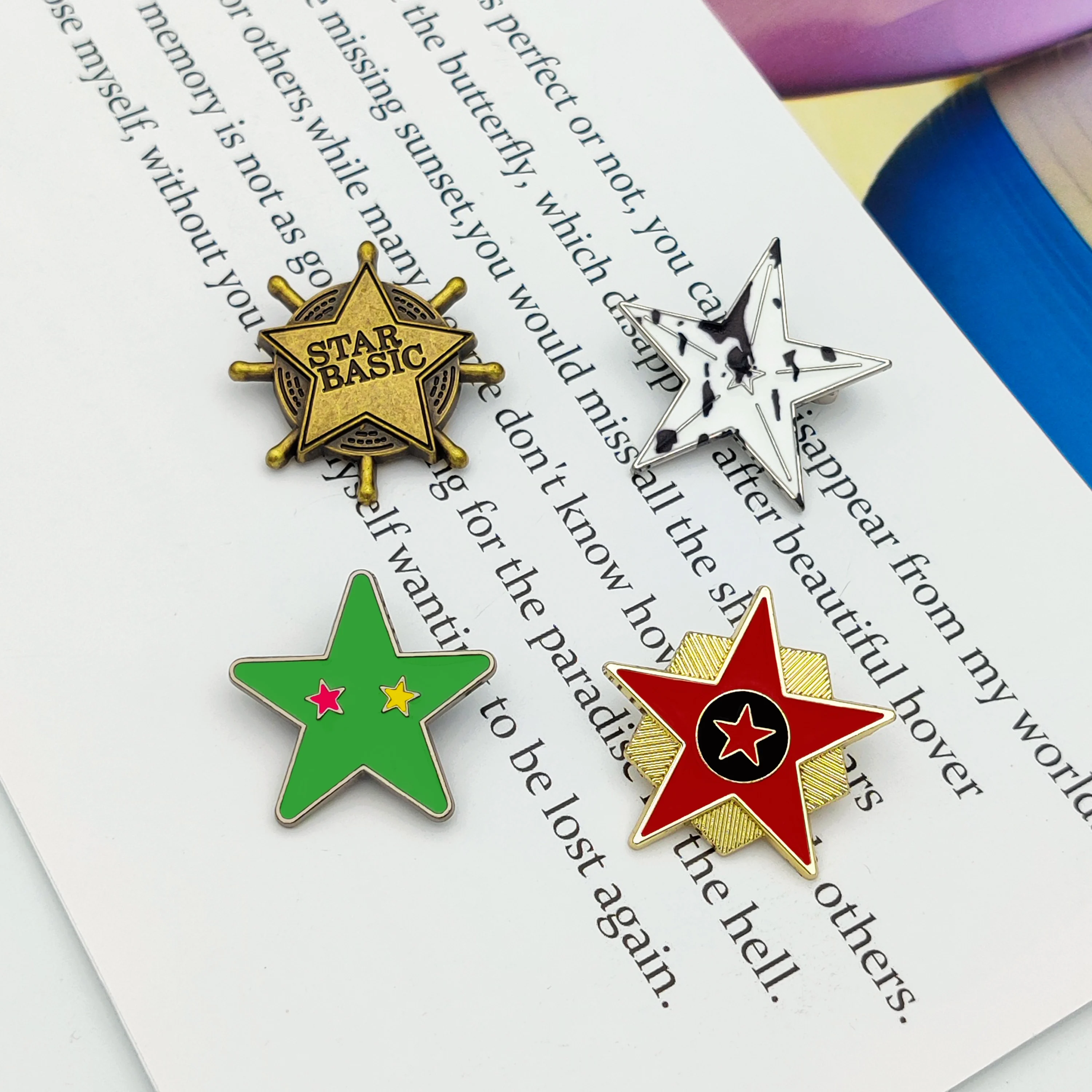 

Spot Small Batch Wholesale Badge Star Enamel pin Metal Vintage brooch