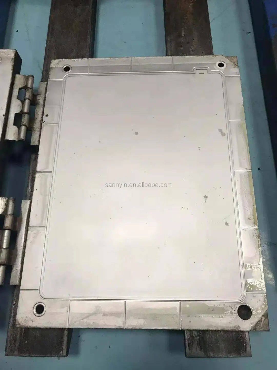 40 X 30cm with tag.jpg