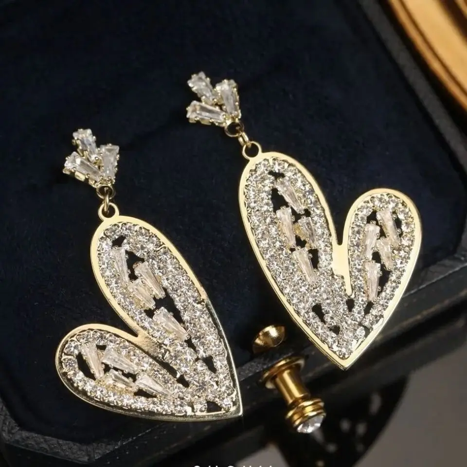 

Romantic Silver Needle Pendant Earrings Inlaid With Zircon Earrings Heart Stud Earrings, Silver color