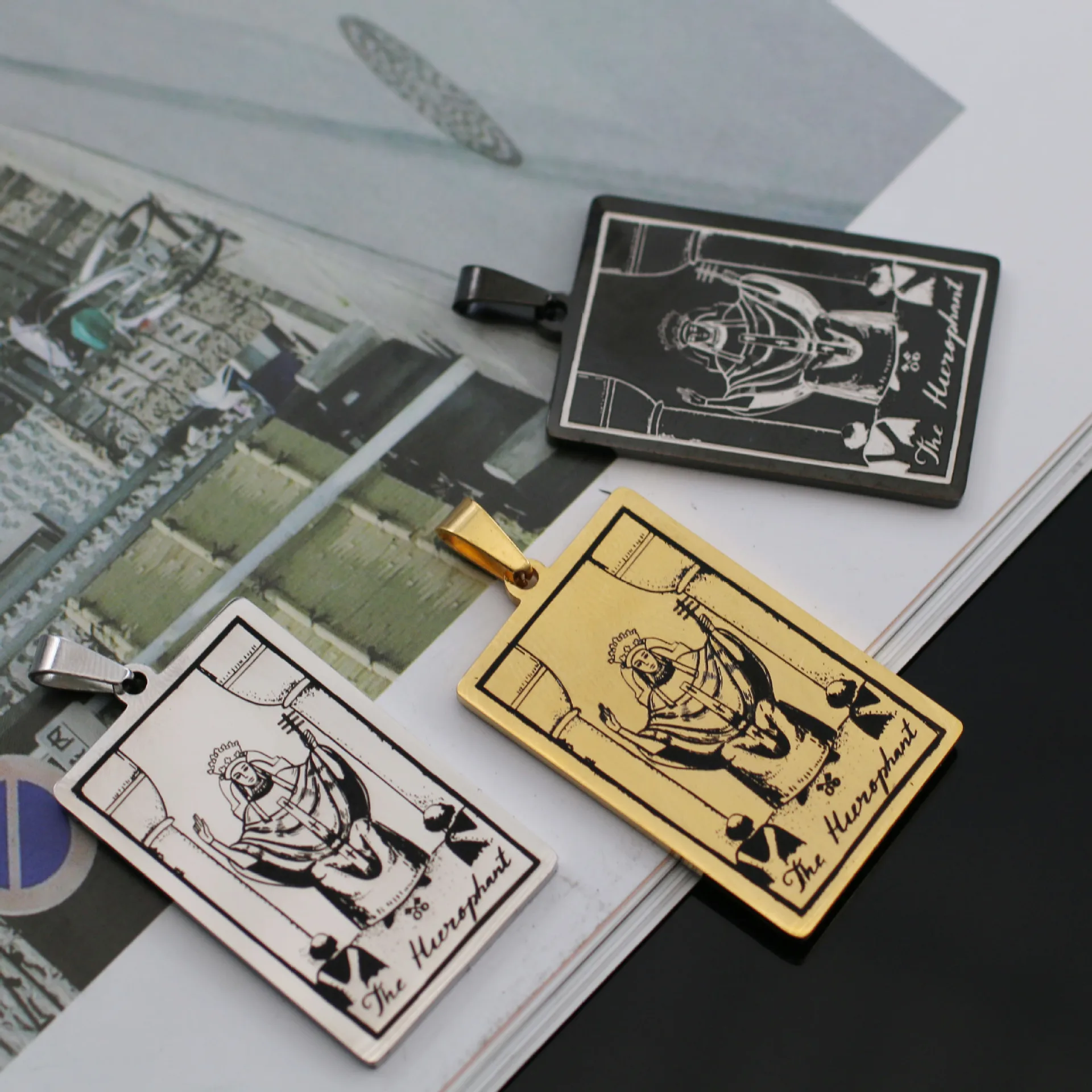

2021 New Vintage Design Stainless Steel Tarot Dog Tag Pendant Necklace Jewelry Religion 22pcs Tarot Charm Necklace Man Women