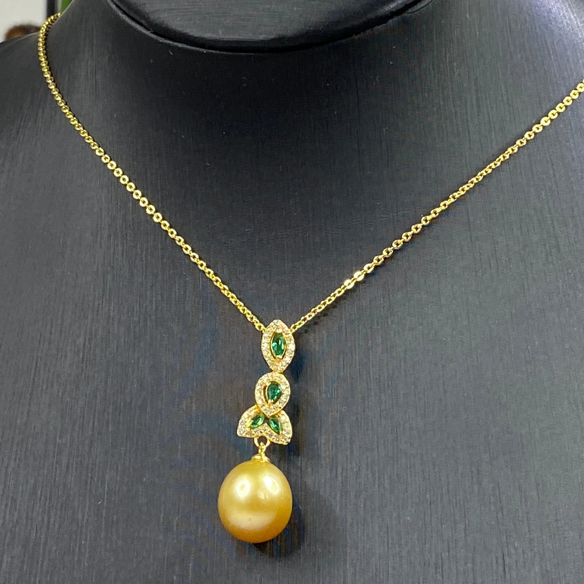 

Hot sale 11-12 mm Golden South Sea Pearl Fish tail pendant silver 925 Valentine's Day present