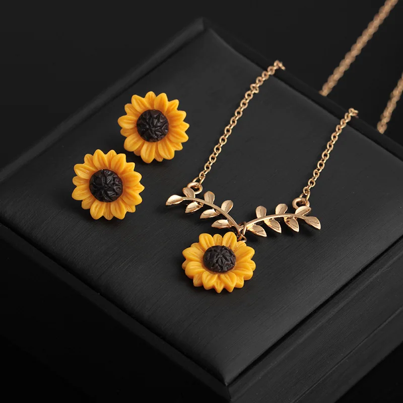 

New Fashion Hot Selling Jewelry Simple Wild Sunflower Leaf Pendant Necklace Cute Flower Alloy Clavicle Chain Female Wholesale, Gold