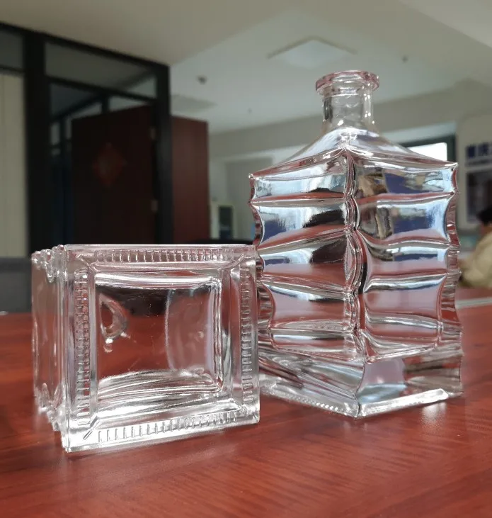 750毫升批发新设计方形水晶形状酒瓶,带玻璃软木