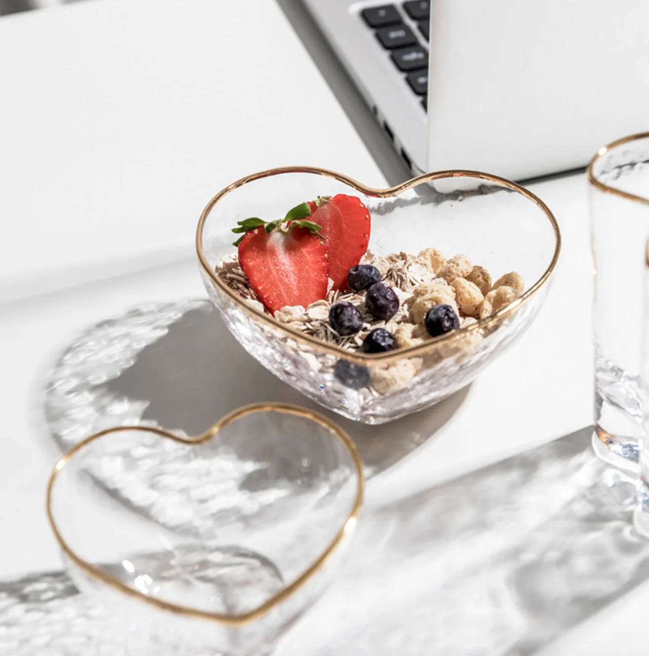 

Popular exquisite crystal heart-shaped glass bowl with gold rim, Colourless