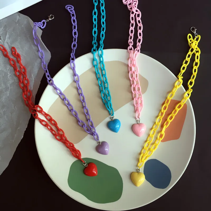 

2022 New Design Multi Color Acrylic Heart Shape Pendant Necklace For Women Jewelry