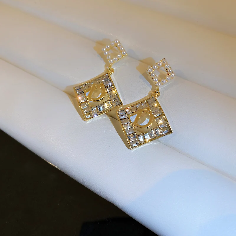 

trendy fashion women square drop d letter earring