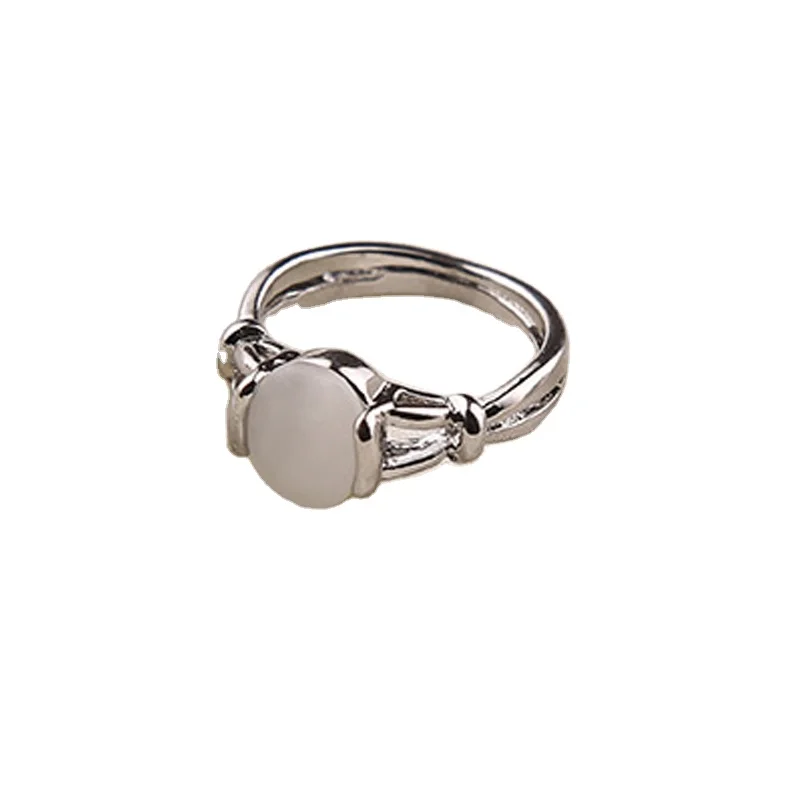 

European and American movies and televisions around Twilight Bella the same cat eye alloy ring on sale in movies and TV