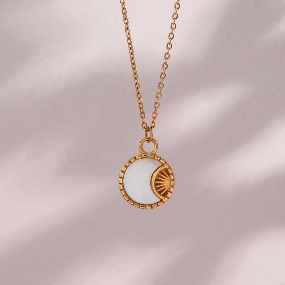 Elegant 18k Gold Plated Stainless Steel Shell Disc Pendant Necklace Engraved Moon & Shine Design Necklace For Women