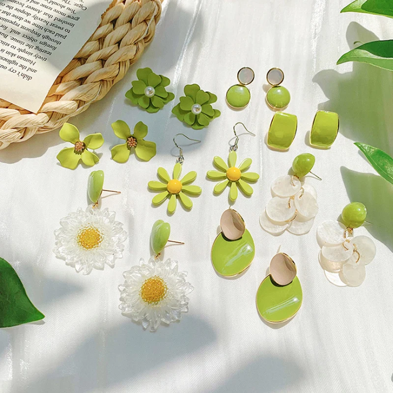 

Summer Korean Drop Earrings Fashion Sweet Small Fresh Alloy Earrings Female Temperament Daisies Flower Stud Earrings, Colorful
