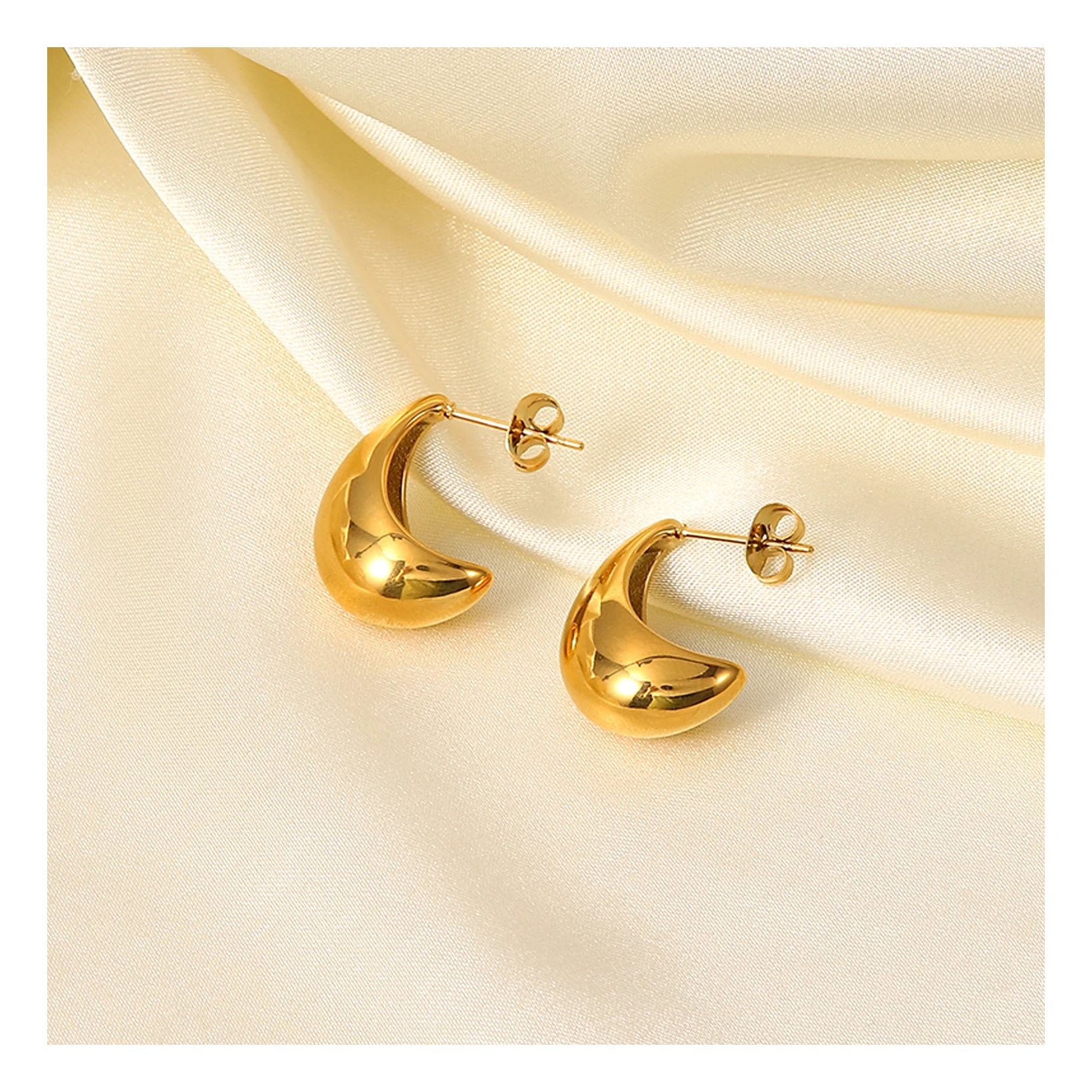 

Vintage Hollow Out 18K Gold Plated Boat Shape Stud Earring Tarnish Free Stainless Steel Jewelry Earrings For Women