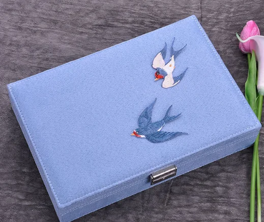 

Factory Custom High Quality Classic Jewelry Box Travel Embroidery Jewelry Organizer