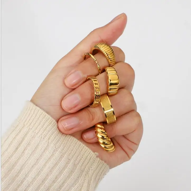 

Croissant Ring 18K Gold IP Plateding Stainless Steel Striped Ring All Mathing Miami Cuban Chain Chunky Rings Tarnish Free