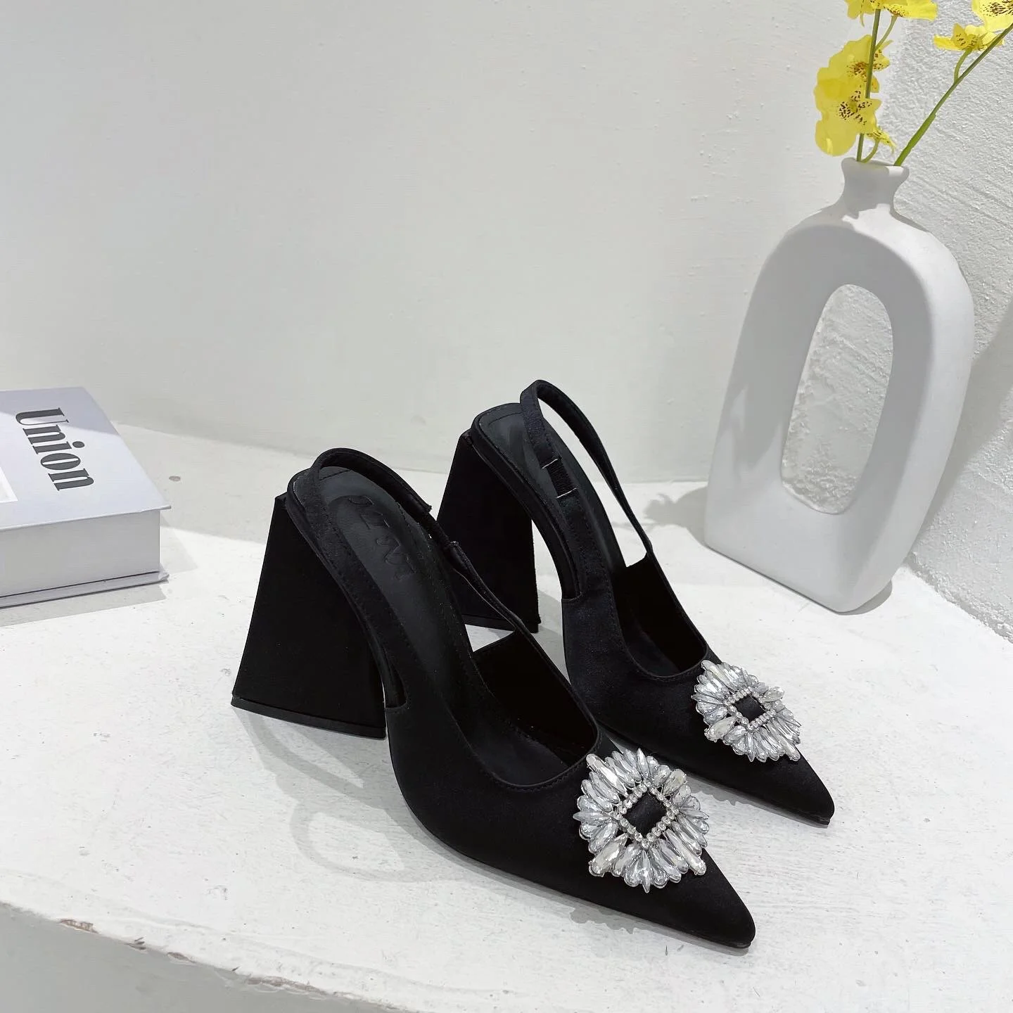 

2022 Rhinestone Thick Heel Sandals Pu Upper Slingback Wedding Shoes Bling Ladies Turkey Slippers Sandals, Different colors and support to customized