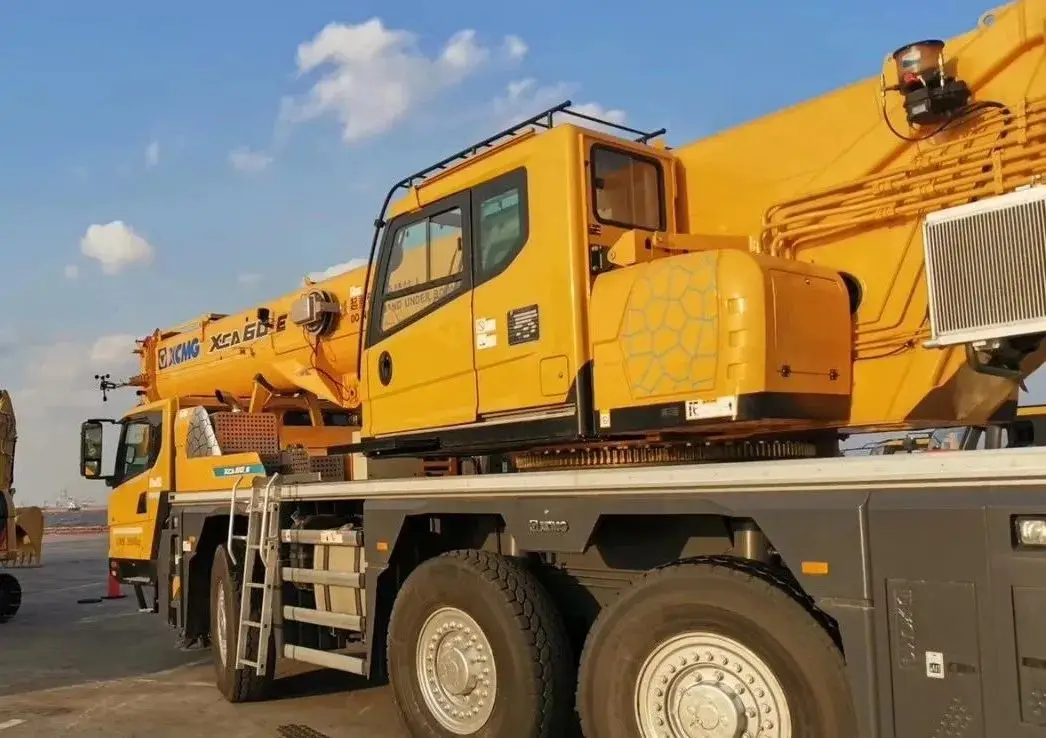 XCMG 60 Ton Second Hand Crane Trucks All Terrain XCA60E Mobile Truck Crane