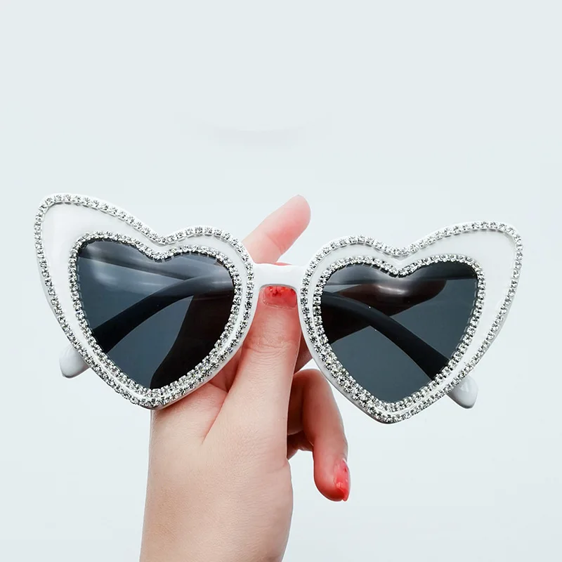 

Fast Delivery 2021 New Rhinestones Sunglasses For Women Wholesale Price Stocks Sell UV 400 Romantic Heart Sun glasses