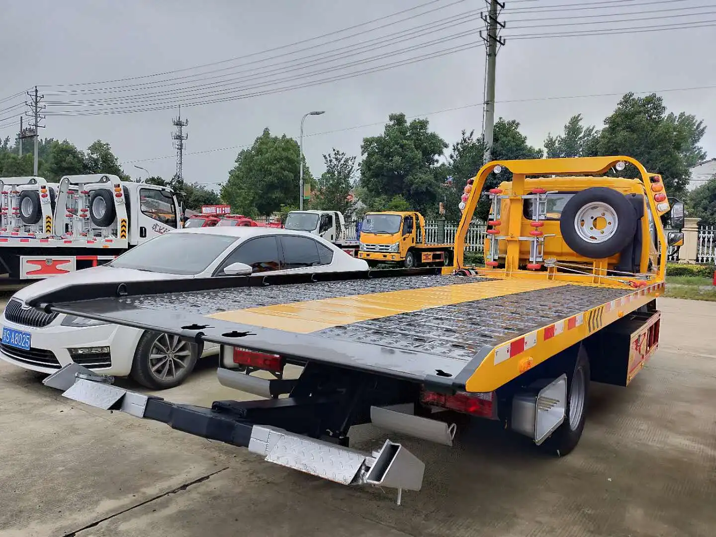 JAC 8 ton flat bed tow truck wrecker for sale in india