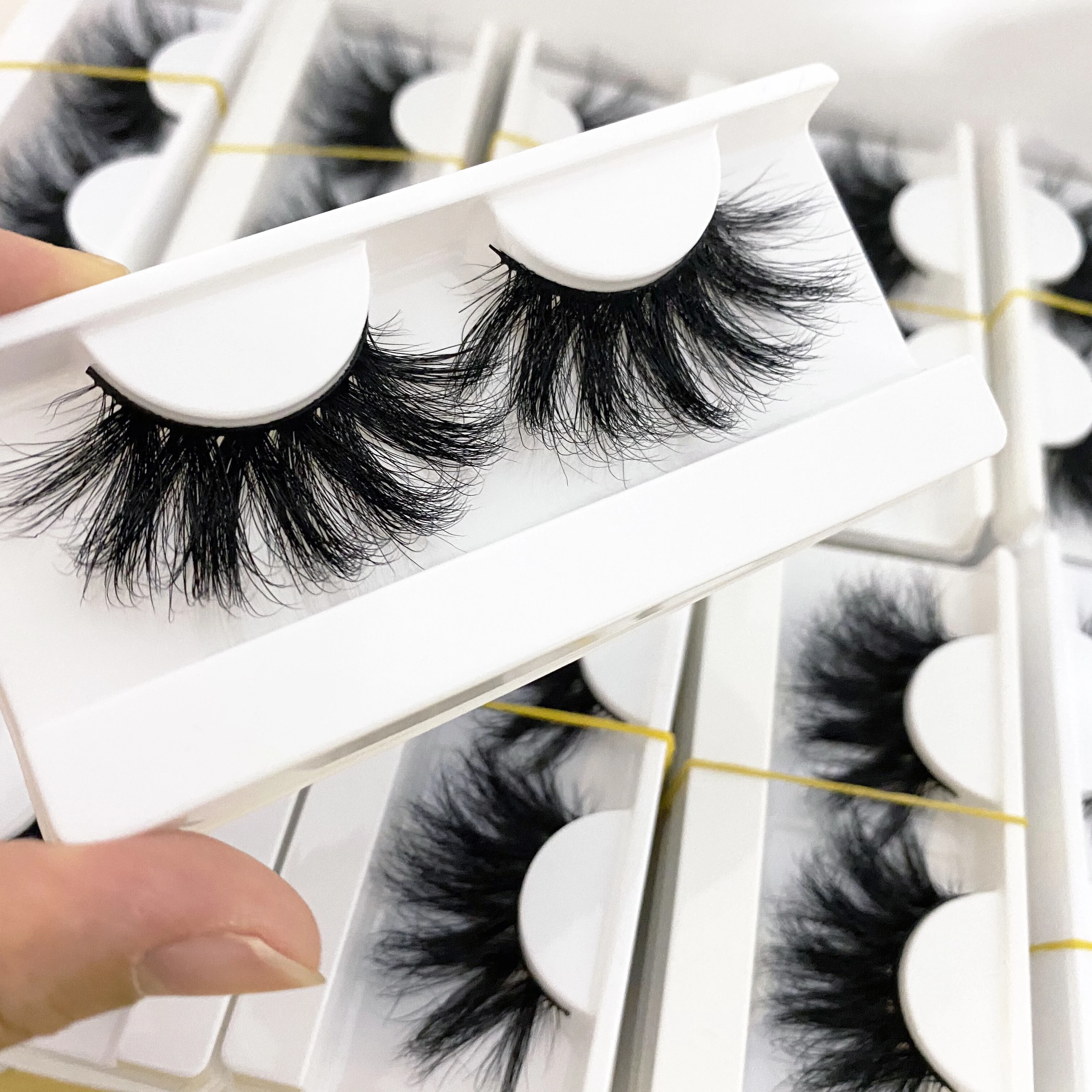 

Hot Selling 3D Mink Lashes Wholesale Price 25mm Dramatic Long 5D Mink Eyelash Vendor