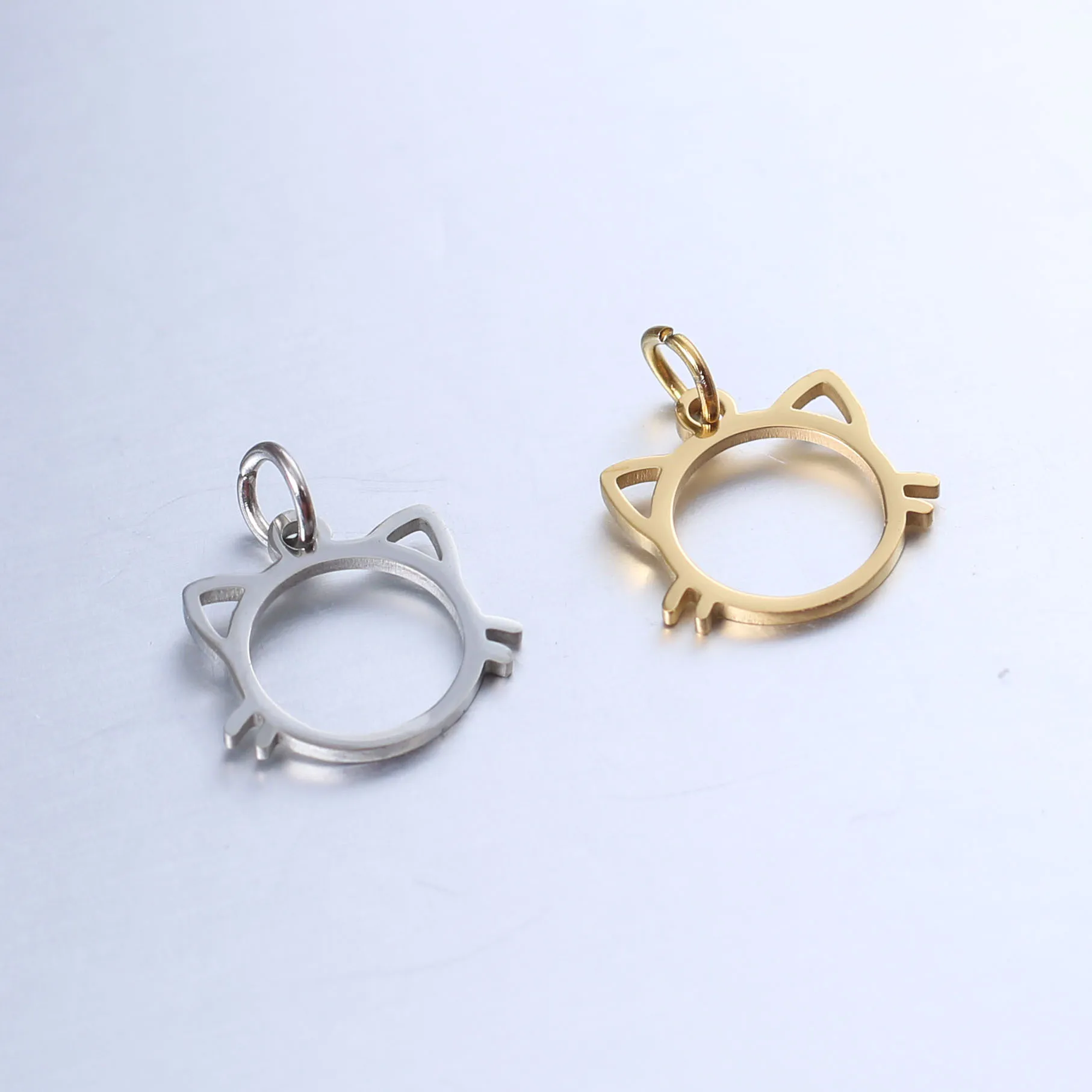 

Stainless Steel Jewelry Cute Cat Pendant Simple Design Lovely Animal Charms for Necklace Jewelry Making