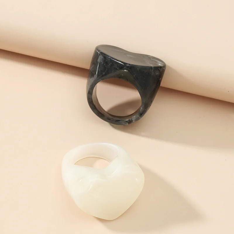 

GT New Statement Transparent Heart Resin Chunky Rings 2pcs Trendy Heart Transparency Black Signet Ring, As picture show