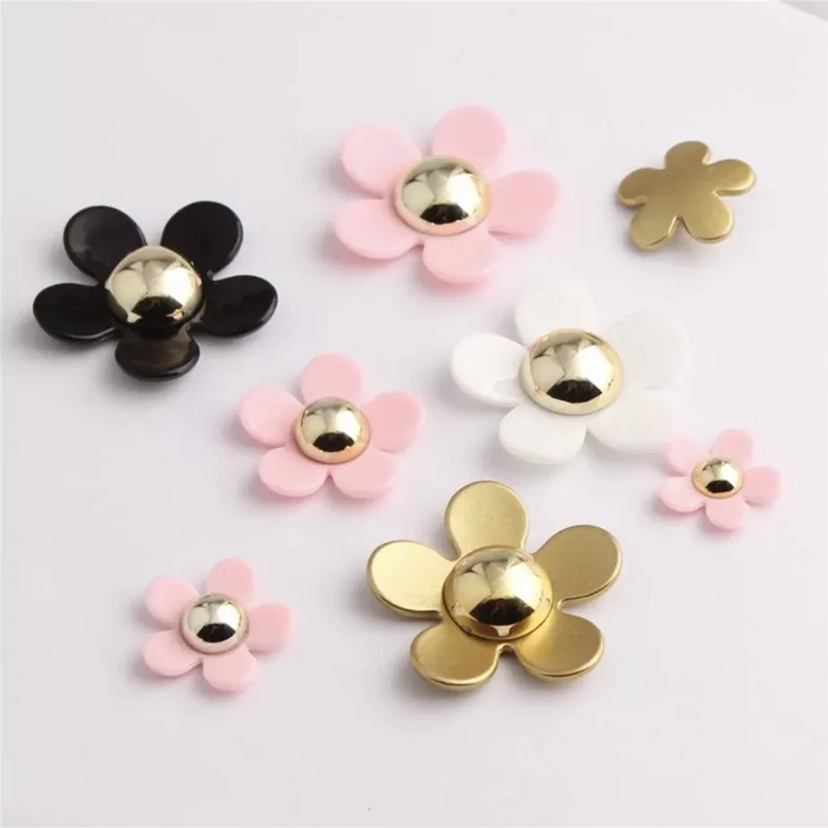 

Hot Sell Black White Pink Gold Color Acrylic Camellia Flower Flatback Cabochons for Jewelry Shoe Buckle Making Accessory