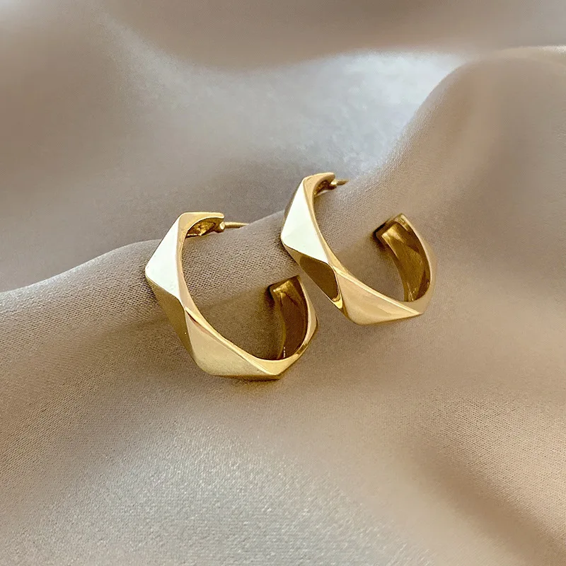 

18k Gold Plating Geometric 20mm Small Circle Hoop Earrings Irregular Gold Hoop Earrings