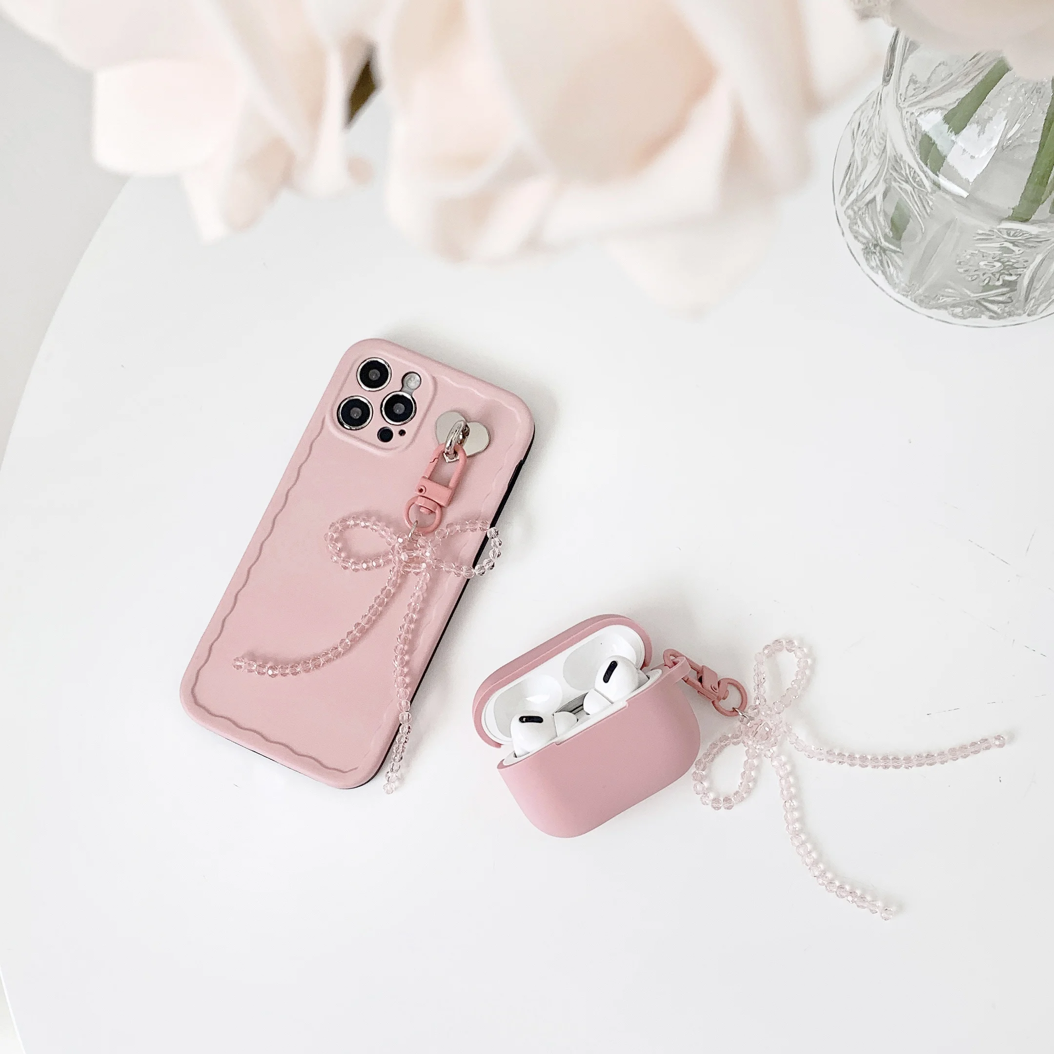 

Luxury Women Style Bowknot Bracelet Chain Soft Phone Case for iPhone 11 12 PRO MAX