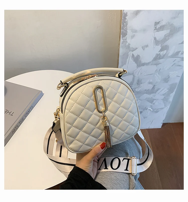 

2021 new small fragrant style one-shoulder handbags all-match messenger bag rhombus fashion embroidered thread lattice bag, 2colors