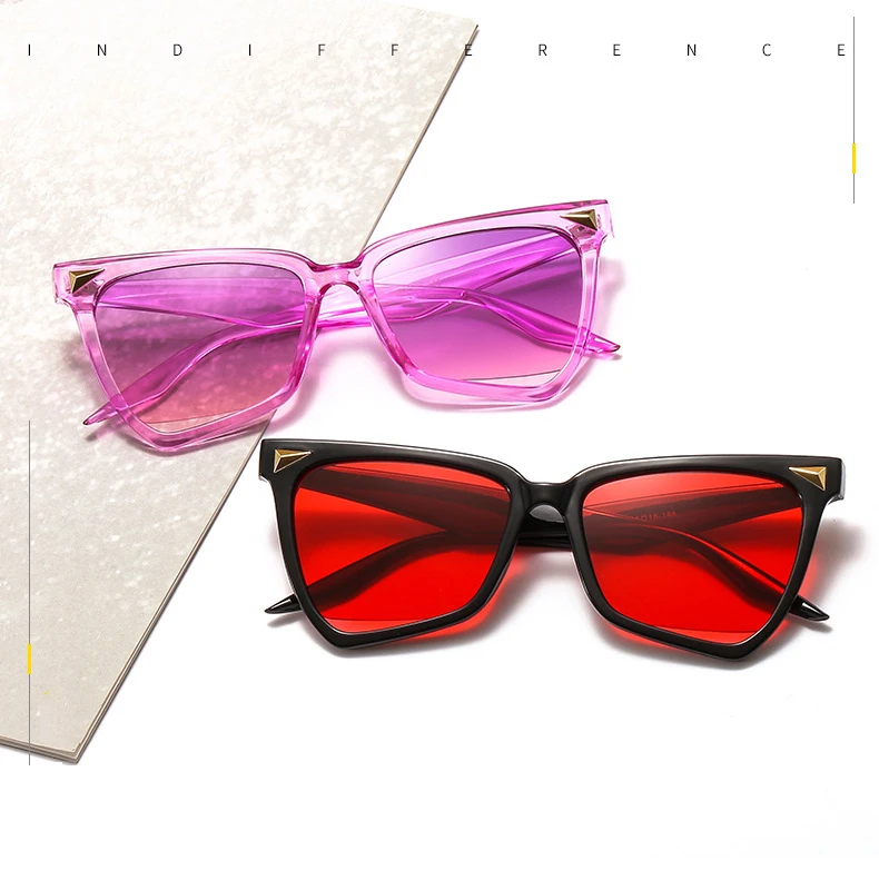 Fashion Rivet Frame Hollow Lens Lentes De Sol Cat3 UV400 Women Sunglasses